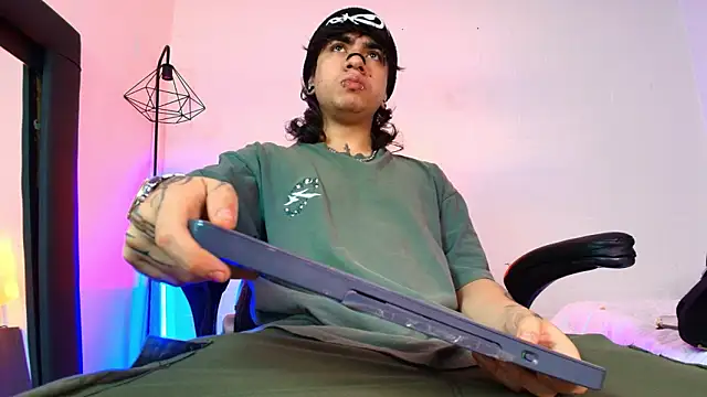 Snapshot of Axell_Kussh chatting on March 2026 03:28:02 AM Axell Kussh online show from March 2026 03:28:02 AM