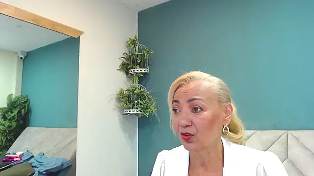 Snapshot of AmelieLux chatting on March 2026 06:37:02 PM AmelieLux online show from March 2026 06:37:02 PM