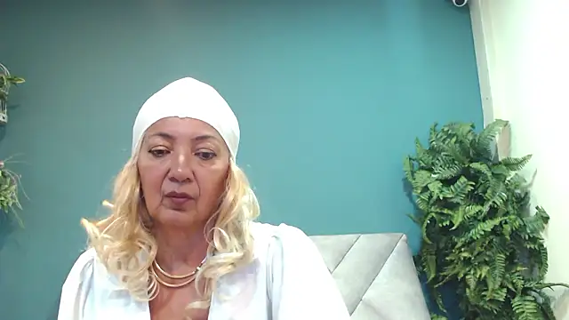 Snapshot of AmelieLux chatting on March 2026 06:47:01 PM AmelieLux online show from March 2026 06:47:01 PM