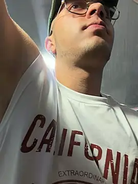 NoahCam1 online show from February 2026 03:21:02 AM