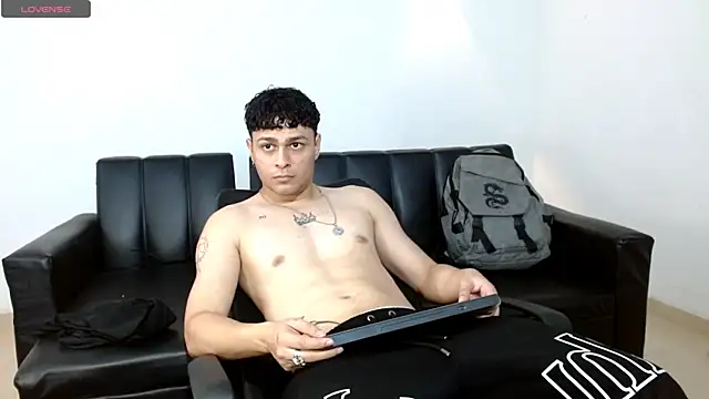 Snapshot of Philip_Jons chatting on April 2026 09:12:02 PM Philip Jons online show from April 2026 09:12:02 PM