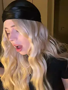  luna fox  online show from March 2026 05:07:01 PM