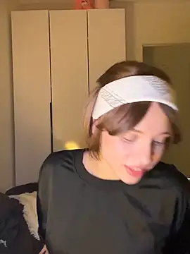  luna fox  online show from March 2026 06:14:02 PM