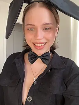  luna fox  online show from April 2026 03:53:02 PM