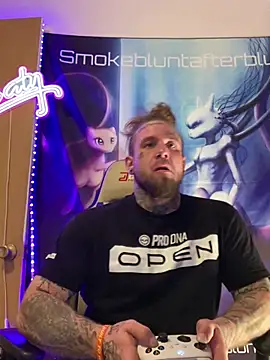 Snapshot of Smokebluntafterblunt chatting on April 2026 12:52:02 AM Smokebluntafterblunt online show from April 2026 12:52:02 AM