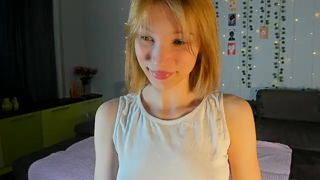 Kiracute18 online show from May 2026 04:15:01 PM