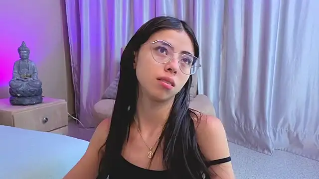 Mia Naive online show from April 2026 11:37:01 AM