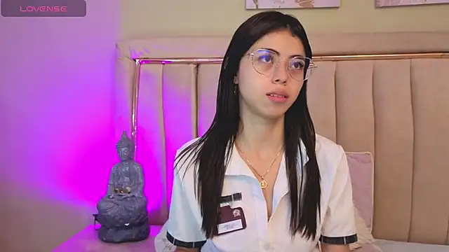 Mia Naive online show from May 2026 11:26:01 AM