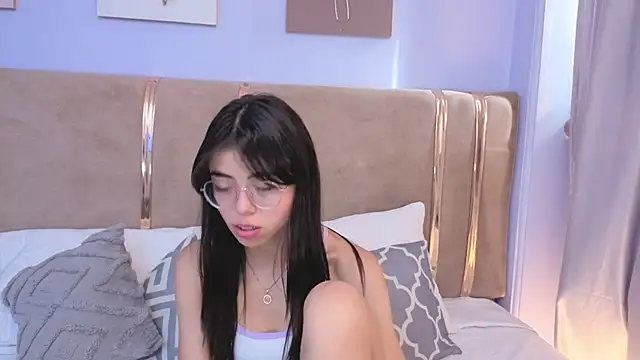 Mia Naive online show from June 2026 08:13:02 PM