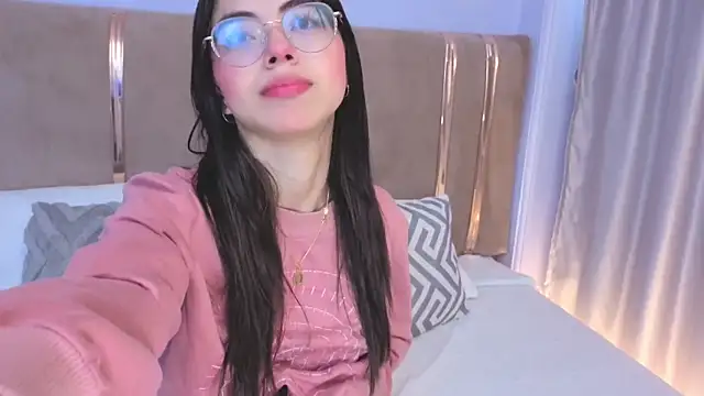 Mia Naive online show from June 2026 12:19:01 PM