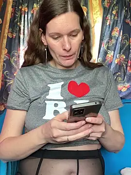 Snapshot of Midnight_Munch chatting on June 2026 01:10:01 PM Midnight Munch online show from June 2026 01:10:01 PM