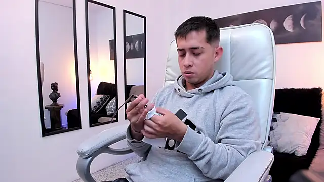 Snapshot of Tommas_Jhonson chatting on March 2026 01:44:02 AM Tommas Jhonson online show from March 2026 01:44:02 AM