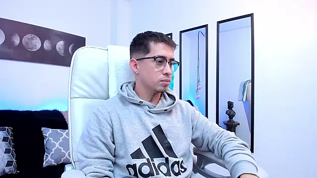 Snapshot of Tommas_Jhonson chatting on March 2026 03:36:01 AM Tommas Jhonson online show from March 2026 03:36:01 AM