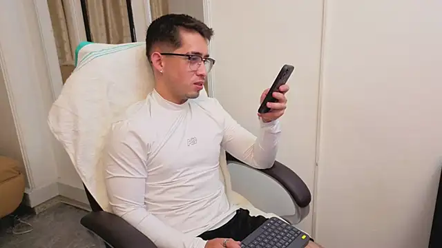 Snapshot of Tommas_Jhonson chatting on March 2026 02:26:02 AM Tommas Jhonson online show from March 2026 02:26:02 AM