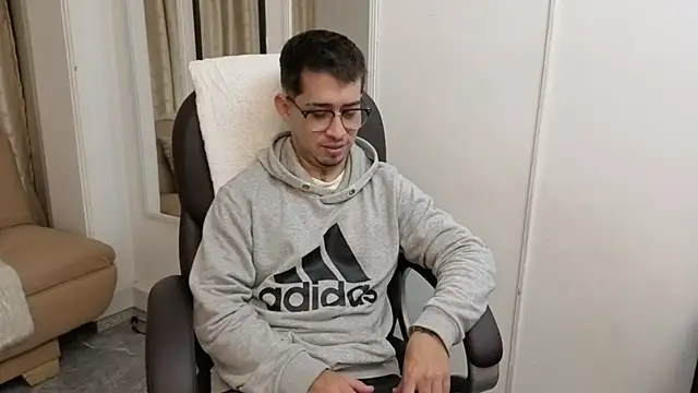 Snapshot of Tommas_Jhonson chatting on March 2026 04:06:02 AM Tommas Jhonson online show from March 2026 04:06:02 AM