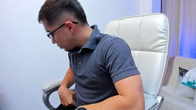 Snapshot of Tommas_Jhonson chatting on March 2026 03:34:01 AM Tommas Jhonson online show from March 2026 03:34:01 AM