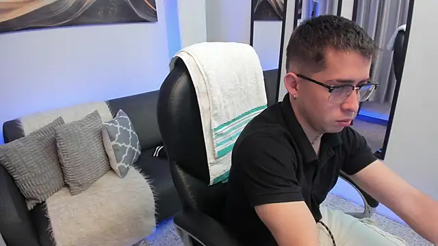 Snapshot of Tommas_Jhonson chatting on March 2026 02:17:02 AM Tommas Jhonson online show from March 2026 02:17:02 AM