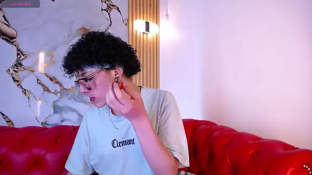 Erion Rousex online show from February 2026 03:54:01 AM