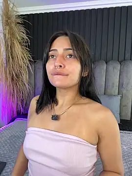 Nanda vixen  online show from April 2026 11:18:01 PM