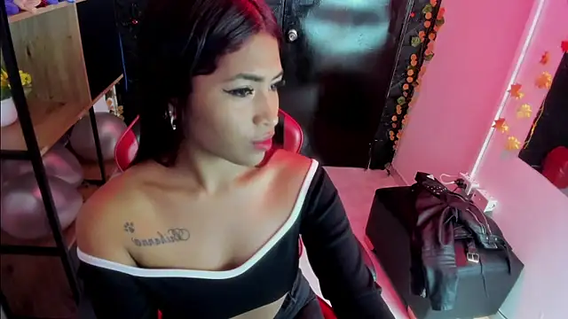 Snapshot of ChloeLombardi_ chatting on March 2026 04:24:02 PM ChloeLombardi online show from March 2026 04:24:02 PM