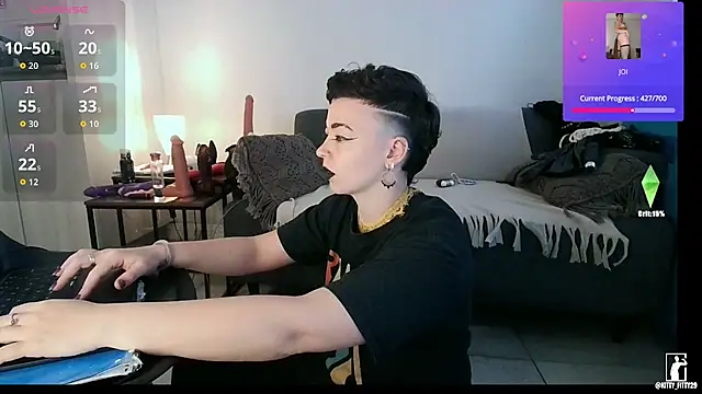 kittyfitty29 online show from April 2026 08:32:01 PM