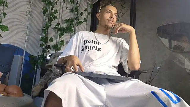 ItsZairen online show from June 2026 11:10:02 PM