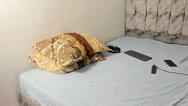 maykyboyx online show from March 2026 02:27:02 AM