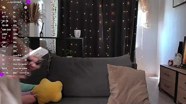 AmyLouWood online show from April 2026 10:13:01 AM