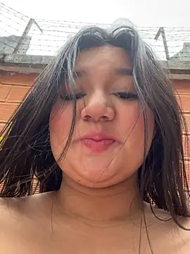 Snapshot of luna_bradley_ chatting on June 2026 01:21:01 PM luna bradley online show from June 2026 01:21:01 PM
