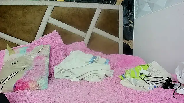 Snapshot of Kimmy_london19 chatting on March 2026 02:26:01 AM Kimmy london19 online show from March 2026 02:26:01 AM