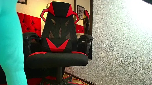 AiraMoreau online show from March 2026 07:52:01 PM