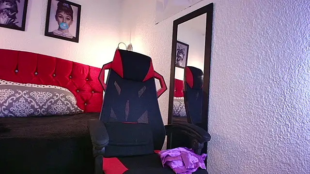 AiraMoreau online show from March 2026 06:02:02 PM