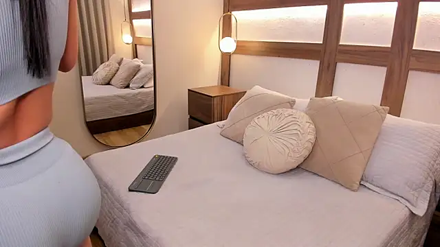 Snapshot of Aurea_Silk chatting on March 2026 09:21:02 PM Aurea Silk online show from March 2026 09:21:02 PM