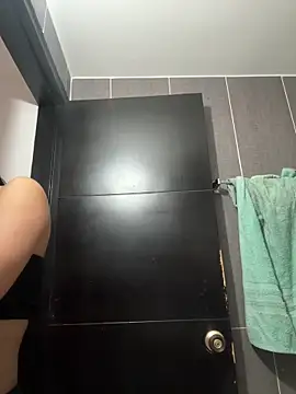 Snapshot of Aurea_Silk chatting on April 2026 08:39:01 PM Aurea Silk online show from April 2026 08:39:01 PM