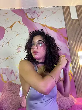 Woo isDaphne online show from May 2026 10:59:01 PM