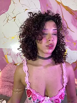 Woo isDaphne online show from June 2026 10:55:02 PM