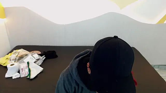 DaviidBuckx  online show from April 2026 08:33:02 PM
