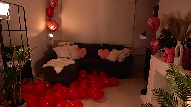 Snapshot of MissBlondz chatting on February 2026 09:55:01 PM MissBlondz online show from February 2026 09:55:01 PM