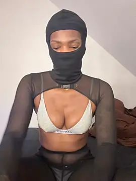 Snapshot of KiaraAmara chatting on February 2026 07:10:01 PM KiaraAmara online show from February 2026 07:10:01 PM