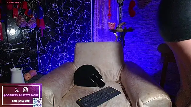 Snapshot of GoddessJulietteNoiir chatting on May 2026 11:04:02 AM GoddessJulietteNoiir online show from May 2026 11:04:02 AM