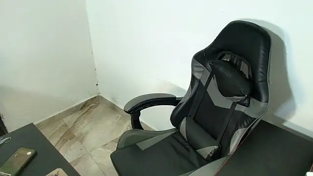 Xanderstone00 online show from February 2026 07:43:01 PM