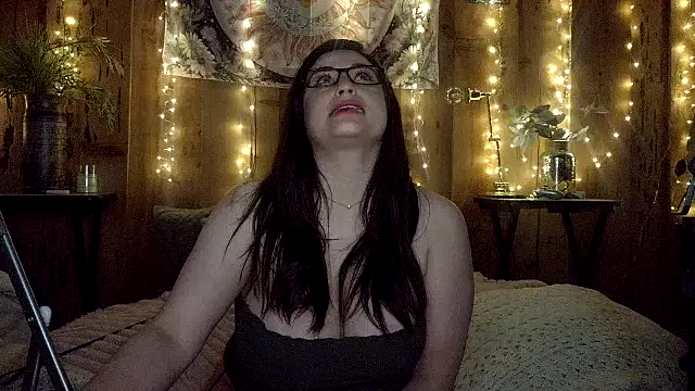 VelvetBrunetteXo online show from April 2026 11:52:02 AM