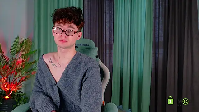 moon Gloww online show from March 2026 01:54:02 AM