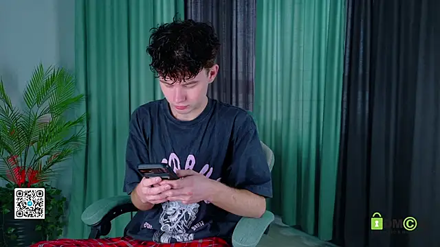 moon Gloww online show from March 2026 02:28:02 AM