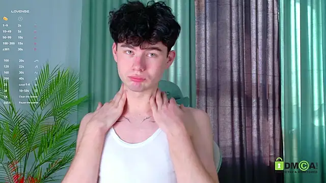 moon Gloww online show from April 2026 02:12:02 AM