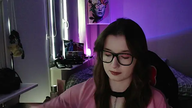 LunaXcherry online show from April 2026 04:45:02 PM