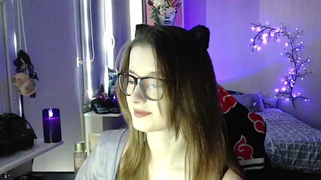 LunaXcherry online show from April 2026 04:44:01 PM