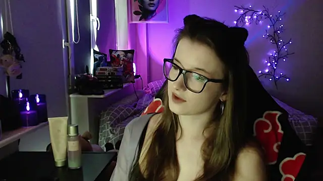 LunaXcherry online show from April 2026 05:08:02 PM