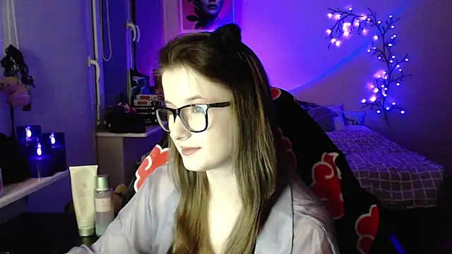 LunaXcherry online show from April 2026 08:57:02 PM