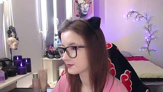 LunaXcherry online show from May 2026 11:37:01 AM
